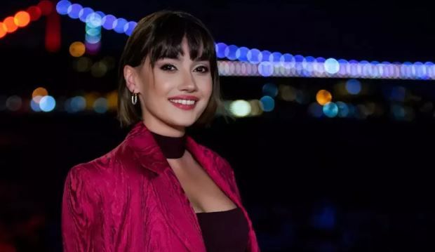 Yasak Elma'nın Zeynep'i bikinili paylaşımıyla yürek hoplattı! Sevda Erginci’nin kameraya arkasını dönüp verdiği poz çok konuşuldu 3