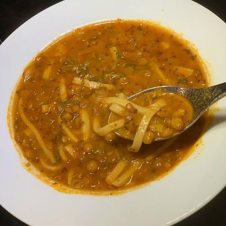 Protein patlaması yaşatacak: Erişteli yeşil mercimek çorbası için en lezzetli reçeteyi veriyoruz! 2