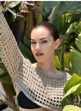 Fahriye ve Burak çifti tatilde! Fahriye Evcen plaj tarzıyla büyüledi! Bikini modasına yön verecek tarzı… 2