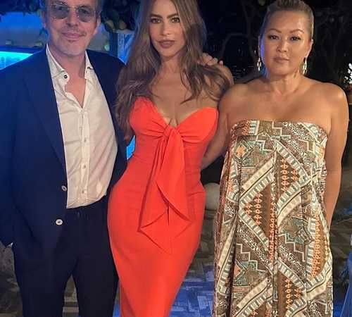 Sofia Vergara 30 milyon kutlamasını yeşil mayosuyla yaptı! Etkileyici pozlarıyla nefes kesti… Kim der 50 yaşında diye? 2