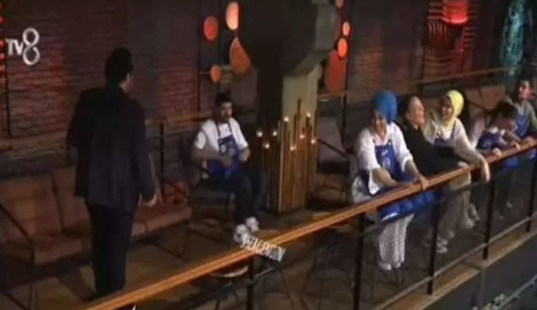 Masterchef’te utandıran anlar: Kamera görmüyor sandılar! Mehmet şef o ihmali affetmedi! 3
