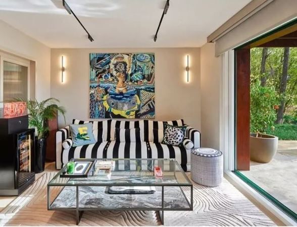 Kıvanç Tatlıtuğ ve Başak Dizer çifti sarayda yaşıyormuş! Tatlıtuğ’un aldığı paraların nereye gittiği ortaya çıktı! Böyle bir ev olamaz: Hem vintage hem de modern… 1