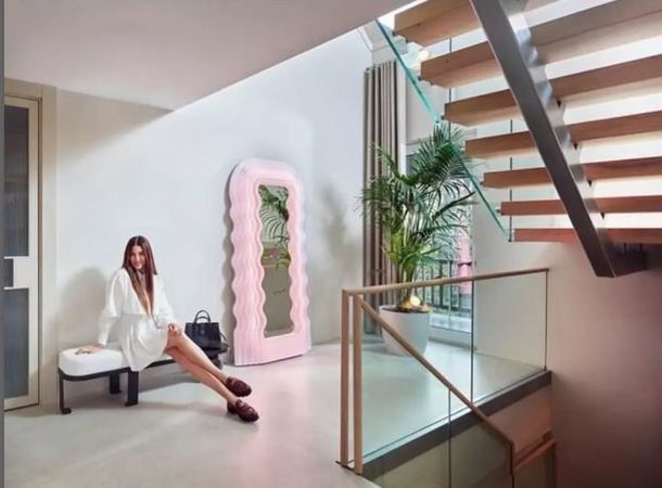 Kıvanç Tatlıtuğ ve Başak Dizer çifti sarayda yaşıyormuş! Tatlıtuğ’un aldığı paraların nereye gittiği ortaya çıktı! Böyle bir ev olamaz: Hem vintage hem de modern… 2