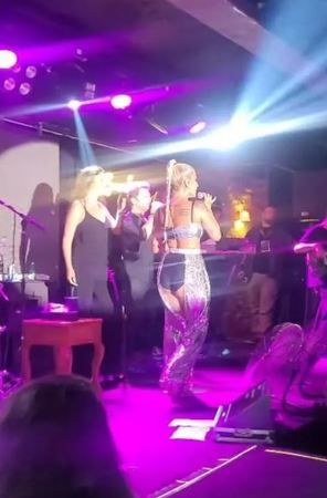 İrem Derici seyirciyi şoke etti! Ünlü sanatçı yine çok cesur! Kıyafetin arkasını görenler gözlerine inanamadı... 3