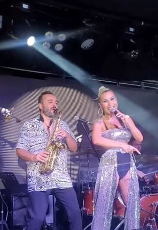 İrem Derici seyirciyi şoke etti! Ünlü sanatçı yine çok cesur! Kıyafetin arkasını görenler gözlerine inanamadı... 1