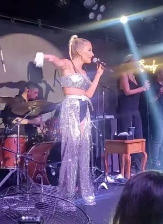 İrem Derici seyirciyi şoke etti! Ünlü sanatçı yine çok cesur! Kıyafetin arkasını görenler gözlerine inanamadı... 2