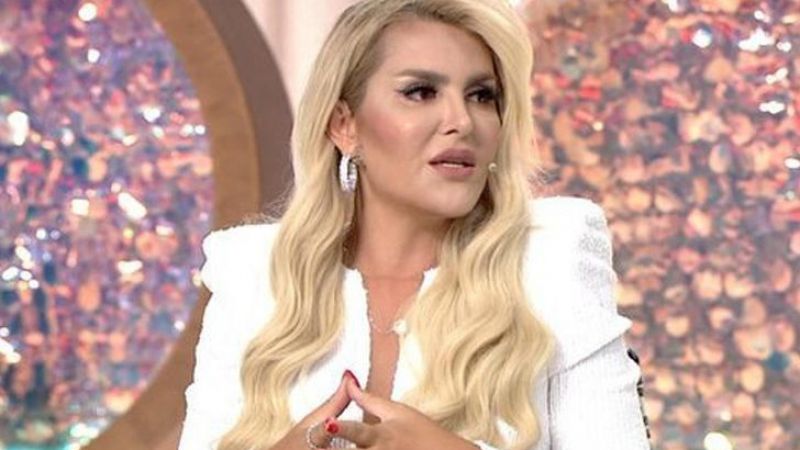 Selin Ciğerci tatilde kabak çiçeği gibi açıldı! Bikinili pozları hayranlarına göz banyosu yaptırdı! Canını sıkan yoruma o cevabı verdi… 1