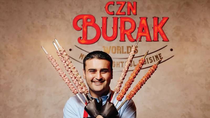 CZN Burak’ı kahreden baba darbesi! Oğlunu dolandırdı, davalık oldu! Tüm lüks araçları satıp… 2