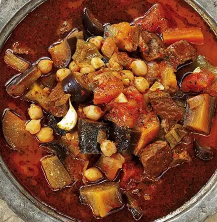 Gaziantep'in eşsiz lezzeti Antep Usulü Doğrama'nın (Dorgama) yapılışı... Gaziantep usulü Patlıcan Doğrama, muhteşem lezzetiyle sofranızı şenlendirecektir. 4