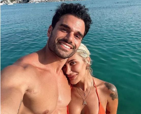 İrem Derici'nin bikinili mutluluk pozlarına gölge düştü! Önce İrem Derici sonra sevgilisi o yoruma anında yanıt verdi! 1