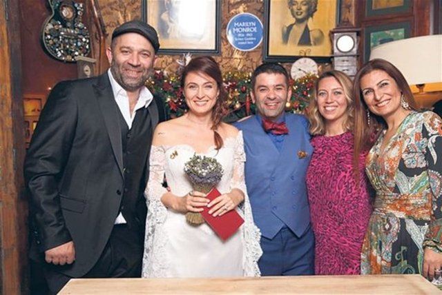 8 senelik evliliği 15 dakikada biten Ceyda Düvenci’den yeni mesaj! Dövmesini paylaştı! Herkes ne anlama geldiğini aramaya başladı: “Hakuna Matata” 1