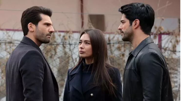 Burak Özçivit ile Neslihan Atagül'ün adı yetti, sahne “Kara Sevda” ile inledi! Ne Prosto Orkestrası Türk dizi müziği ile kendinden geçti! 3