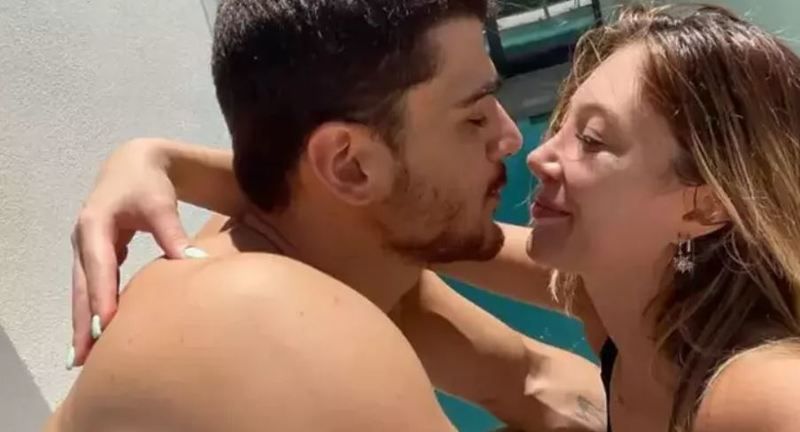 Yasmin Erbil ve Yiğit Poyraz’ın aşk pozu gündem oldu! Erbil aşkını göğsünde yumuşattı! Paylaşım anında yüzlerce yorum aldı… 2