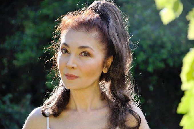 Tokatçı’nın Emine’si Nazan Saatçi yıllara meydan okuyor! 65 yaşındaki fit duruşu ile aynaları çatlatıyor! 3