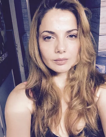 Ekmek Teknesi’nin Jale’si Esin Civangil yıllara meydan okuyor! Görenler mest oldu! "Zaman durmuş gibi" 3