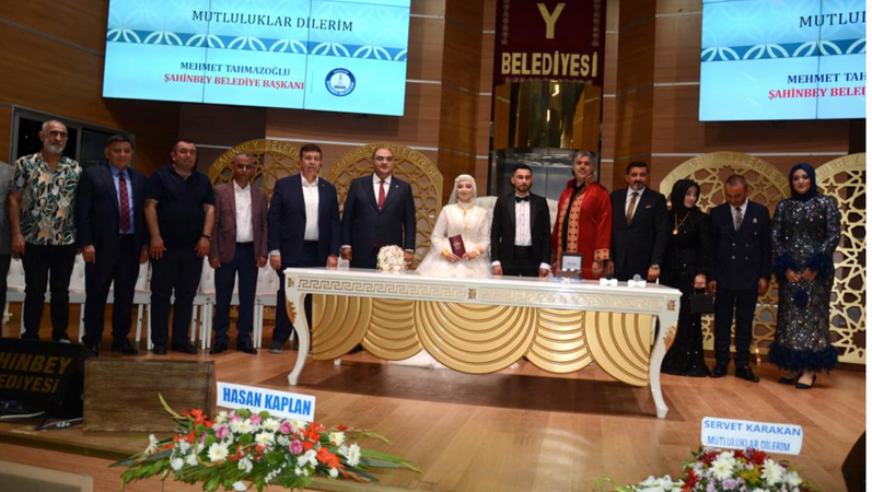 Gaziantep'te Bol Şahitli Muhteşem Düğün! Görkemli düğüne Gaziantep iş, siyaset ve cemiyet dünyası akın etti. 2