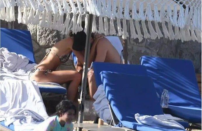 Ünlü isimlerden yurt dışından aşk dolu pozlar gelmeye devam ediyor: Birkan Sokullu’dan dudak dudağa pozlar geldi! İtalya’da büyük aşk… 3