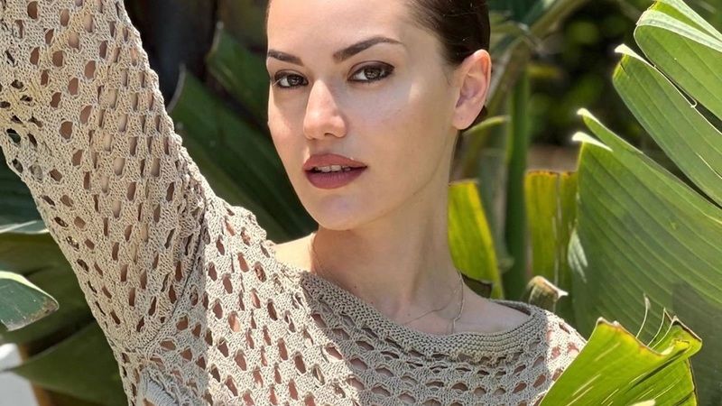 Bakan bir daha bakıyor! Fahriye Evcen tatile doyamadı: Fit hali göz kamaştırıyor 2