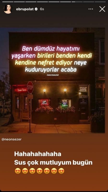 Ebru Polat'ın göğüs dekoltesi yürek hoplattı: ‘Yine aynı yere oturdum’ dedi, ortalık alev aldı 3