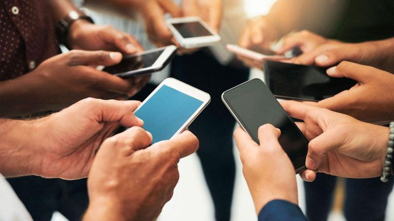 Herkes yanlış kullanıyor: Aşırı sıcaklar telefonları hurdaya çeviriyor! Akıllı telefonun pil ömrü tek hamlede tükeniyor 1