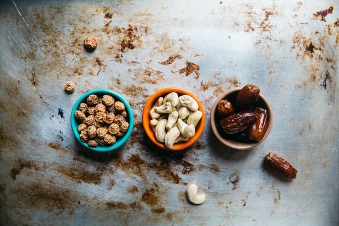 1 bardak suyla Akşam 2 adet hurma yerseniz bakın vücuda ne yapıyor 1