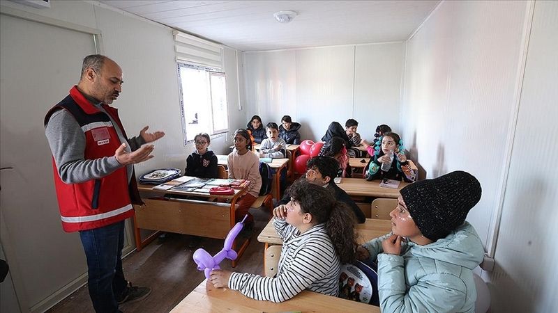 Gaziantep Büyükşehir Belediyesi’nden depremzede öğrencilere hediye: Okul masraflarını üstlendi, başvuru şartını kaldırdı! 100 bin öğrenci yararlanacak 1
