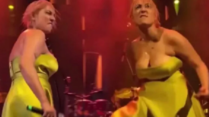 Kalben konserde yine kendini kaybetti! Dans figürleri bir kez daha... 1