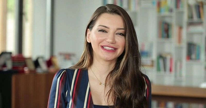 Esra Ezmeci çileden çıktı! Sorulan 5 soru çıldırttı 'Eşimle izlememi önerdiğiniz... 1