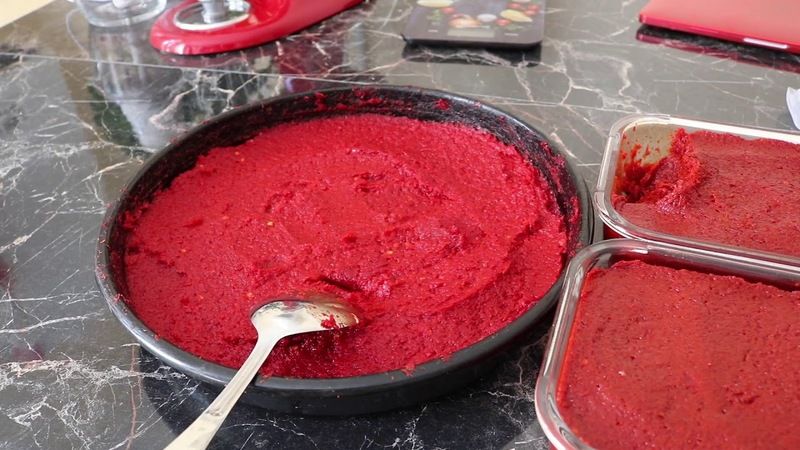 Tüm aşçıların önerisi. 1 kaşığı bile salçadaki küfü yok ediyor 4