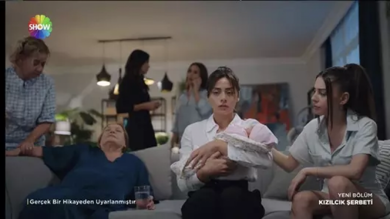 Kızılcık Şerbeti'nde Tansiyon Tavan Yaptı! Aile Yemeği Sosyal Medyayı Salladı! 4