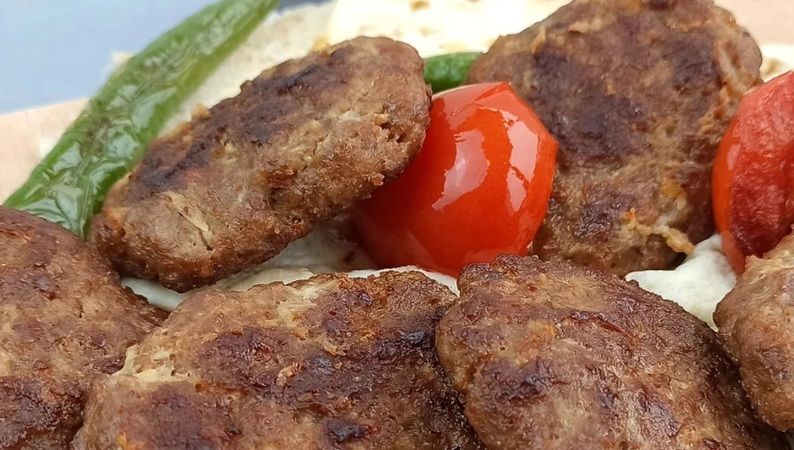 Öyle bir köfte yaptık ki herkes mangalda piştiğini sandı! Lezzeti şaşırtan tarif... 2