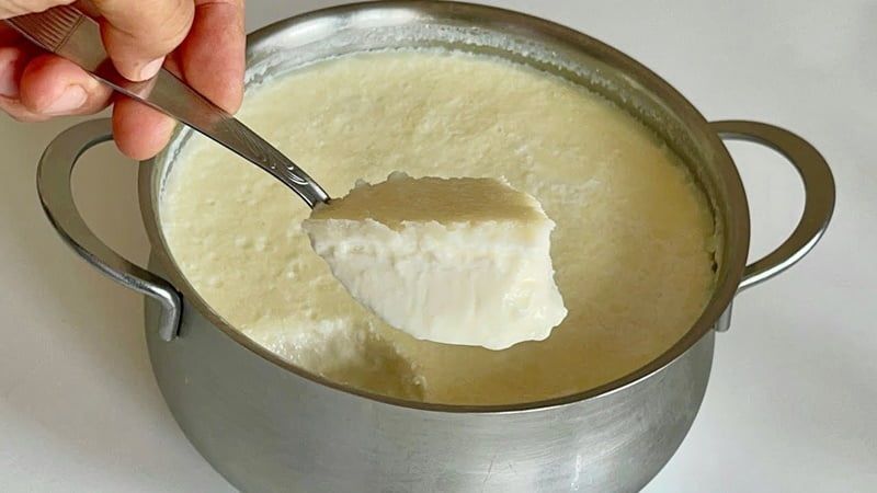 Yoğurdu bu yöntemle mayala taş gibi oluyor! İşte kavanozdan bile dökülmeyen o yoğurdun o sırrı 2