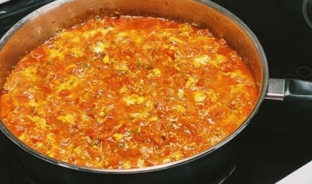 Menemen yaparken bir de böyle denemelisiniz! Yunan usulü bol sulu menemen tarifi... 2