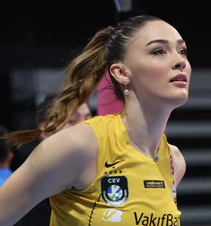 Zehra Güneş'in Eski Hali Ağızları Açık Bıraktı! Hayranları Tarafından Yorum Yağmuruna Tutuldu 1