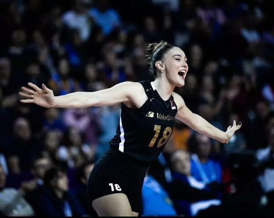 Zehra Güneş'in Eski Hali Ağızları Açık Bıraktı! Hayranları Tarafından Yorum Yağmuruna Tutuldu 2