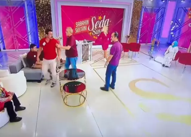 Sabahın Sultanı Programında Gergin Anlar: Objeyi Fırlatan Adam ve Seda Sayan'ın Şaşırtıcı Tepkisi! 2