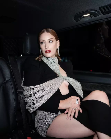 Hazal Kaya'nın Doğum Günü Paylaşımı: "Bu Sene 'Oh Be' Dediğim O Sene Olacak!" 1