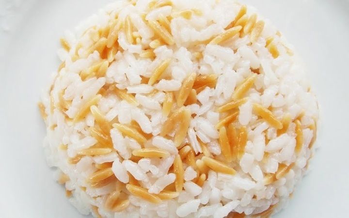 Şehriyeli pilav yaparken deneyin! Pilavı çok daha fazla lezzetlendiriyor... 1