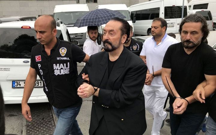 Adnan Oktar Örgütü'nün Korkunç Sırları: Çocukları Ormana Bırakma, Annelerin Kızlarını Getirmesi ve Daha Fazlası 1