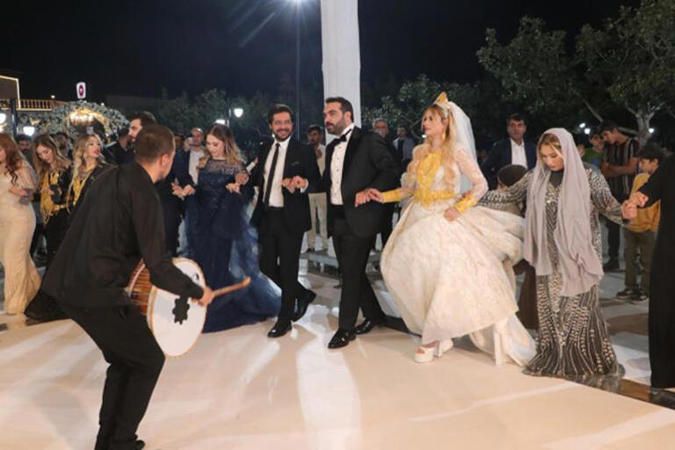 Altınla Taçlandırılan Bir Aşiret Düğünü: Gelin, Takıların Ağırlığına Dayanamadı! 2