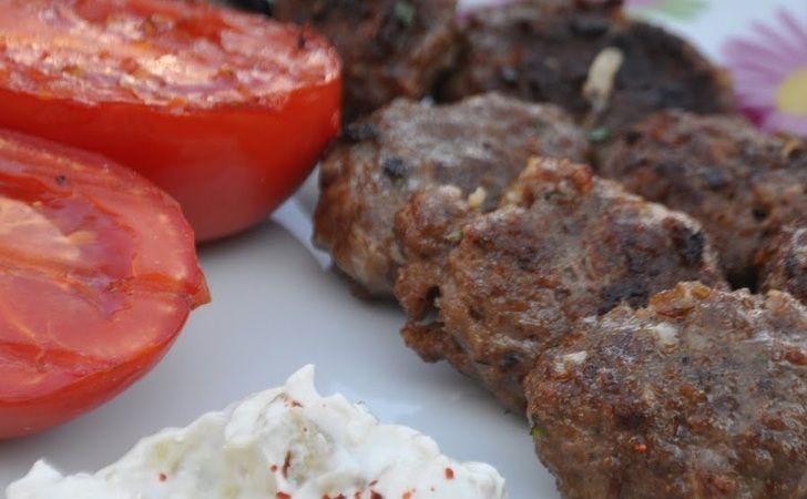 Köftenin içi sulu dışı çıtır çıtır olsun istiyorsanız işte ustasının verdiği lezzet tüyosu! 2