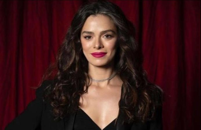 Özge Özpirinçci'den Eleştirilere Net Yanıt: "Ben ÖZGÜRÜM!" 1