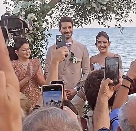 "Melek Mosso ve Serkan Sağdıç'tan Romantik Evlilik!" 2