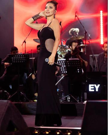 Ebru Yaşar'dan Göz Alıcı Sahne Şovu ve 'Üçüncü Çocuk' Açıklaması! 3