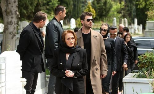 Show TV'nin fenomen dizisi 'Aile'de beklenmedik ayrılık! Yeni adresi belli oldu... 1