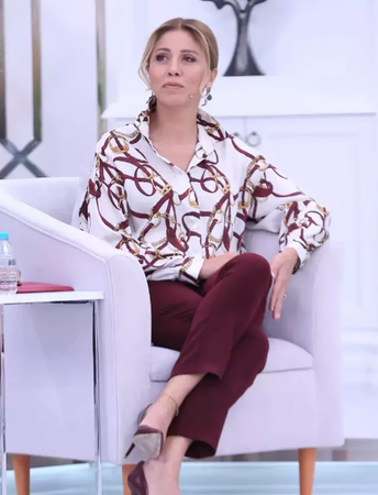 Esra Erol'da Programının Ünlü Avukatı Hülya Kuran'ın Kızı Zeynep Görenleri Hayrete Düşürdü! 1