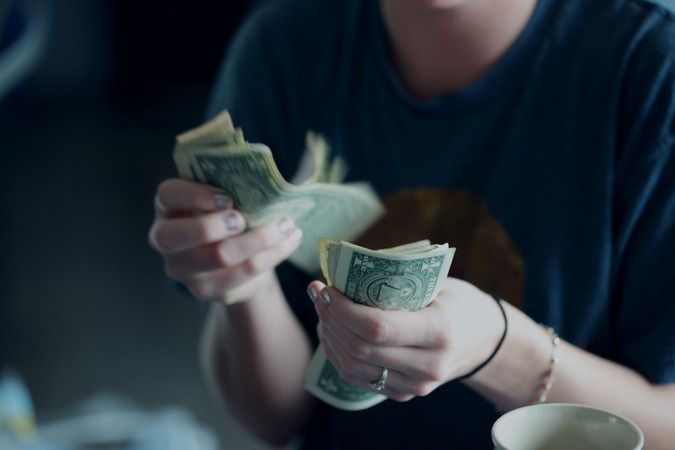 Bu ay bitmeden parayı koyacak yer bulamayacaklar! İşte Ekim ayında köşeyi dönecek 3 burç. 2
