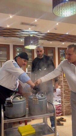CZN Burak'tan Görenler Gözlerine İnanamadı: Saçlarını Sıfıra Vurdurdu! 4