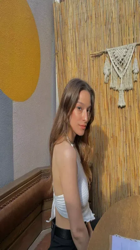 "Gizem Yanık'tan Şaşırtan Dönüşüm: Kızılcık Şerbeti'nin Mihri'si Gerçek Hayatta Nasıl?" 3