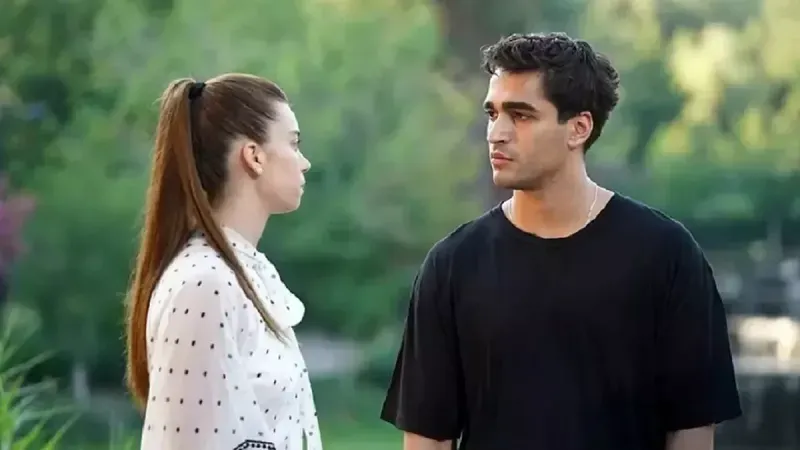 Yalı Çapkını Setinde Gerginlik: Afra Saraçoğlu ve Mert Ramazan Demir Arasında Ne Oldu? 1